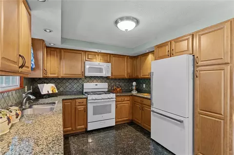 72 Winifred Ave, Warwick, RI 02889 photo 10