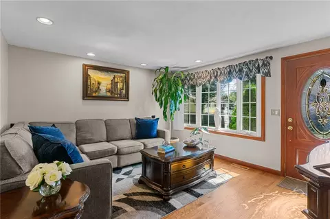 72 Winifred Ave, Warwick, RI 02889 photo 5