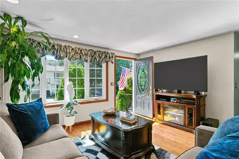 72 Winifred Ave, Warwick, RI 02889 photo 3
