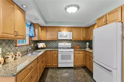 72 Winifred Ave, Warwick, RI 02889 photo 12