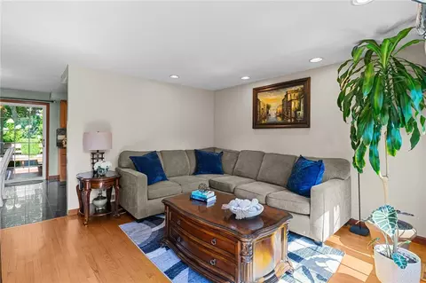 72 Winifred Ave, Warwick, RI 02889 photo 4