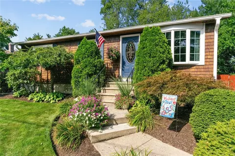 72 Winifred Ave, Warwick, RI 02889