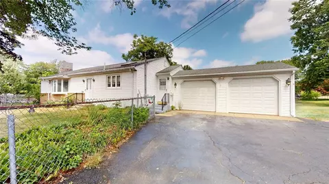 8 Vincent Ave, North Smithfield, RI 02896