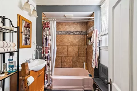 Bath - 426 Blackstone St, Woonsocket, RI 02895 photo 6 of 6