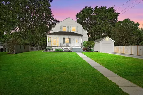 997 W Shore Rd, Warwick, RI 02889