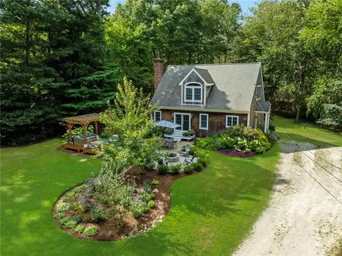 80 Sleepy Hollow Rd, Tiverton, RI 02878