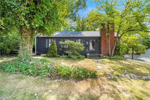 26 Whipple Ave, Riverside, RI 02915