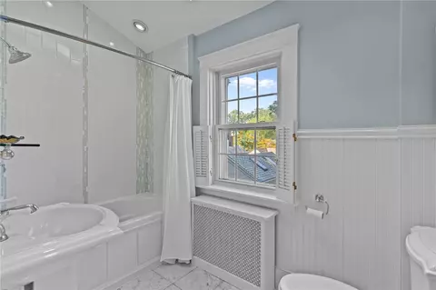 Bath - 21 Earlham Way, Warwick, RI 02886 photo 2 of 2