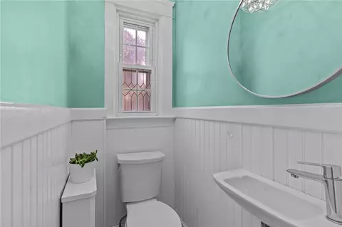 Bath - 21 Earlham Way, Warwick, RI 02886 photo 1 of 2