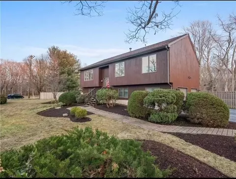 28 Washington Rd, Barrington, RI 02806