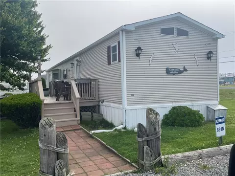691 Succotash Rd, South Kingstown, RI 02879