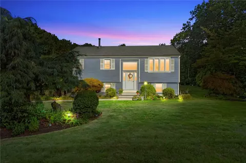 22 Camelot Cir, Johnston, RI 02919