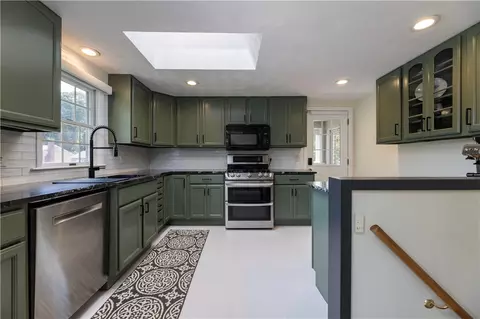 51 Tomahawk Ct, Warwick, RI 02886 photo 7