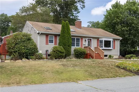 51 Tomahawk Ct, Warwick, RI 02886 photo 3