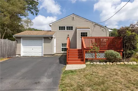 51 Tomahawk Ct, Warwick, RI 02886 photo 4