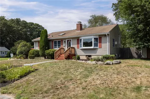 51 Tomahawk Ct, Warwick, RI 02886 photo 2
