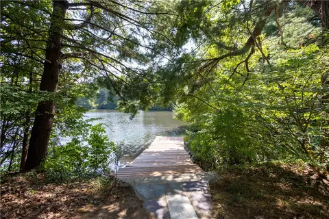 6 Pine Ln, Johnston, RI 02919