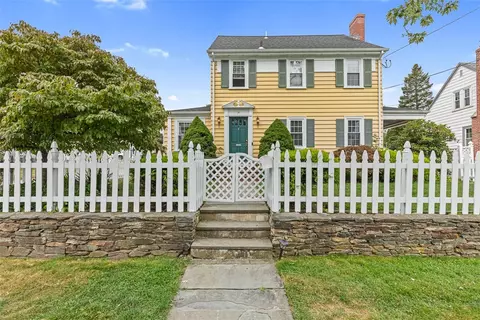 34 Burnett St, Johnston, RI 02919