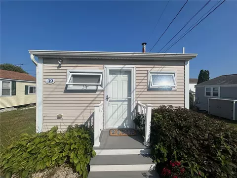 64 Burnside Ave, Narragansett, RI 02882