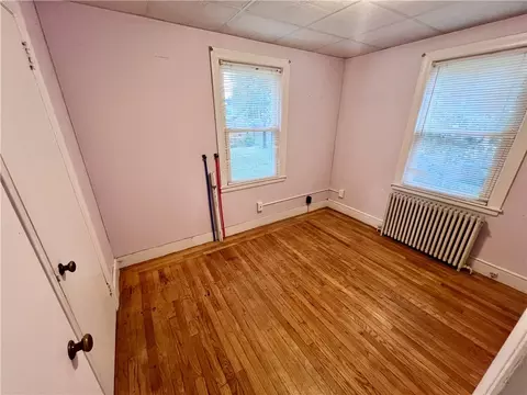 Bedroom - 86 Maple Ave, Middletown, RI 02842 photo 2 of 7