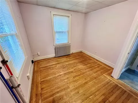Bedroom - 86 Maple Ave, Middletown, RI 02842 photo 3 of 7