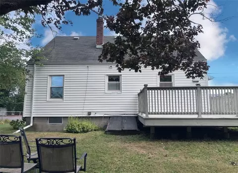 Exterior - 86 Maple Ave, Middletown, RI 02842 photo 4 of 11