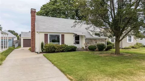 156 Whittier Rd, Pawtucket, RI 02861