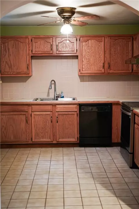 Kitchen - 176 Sumner Ave, Warwick, RI 02888 photo 2 of 2