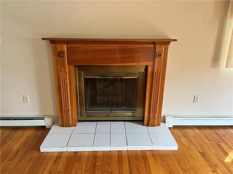 Living - 176 Sumner Ave, Warwick, RI 02888 photo 1 of 4