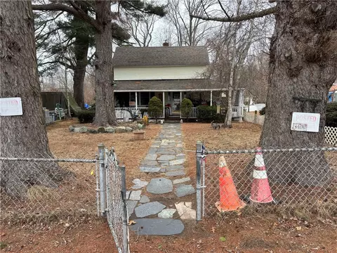 73 Eton Ave, Warwick, RI 02889
