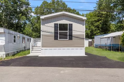 3 Foxtrot Dr, Charlestown, RI 02813
