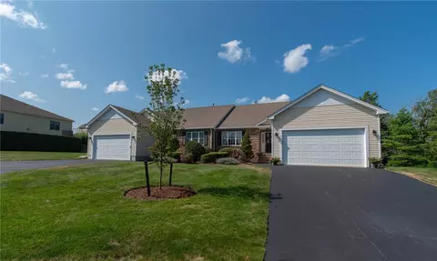 5 Sweet Corn Dr, Cranston, RI 02921