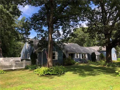 27 Birchwood Dr, Cumberland, RI 02864