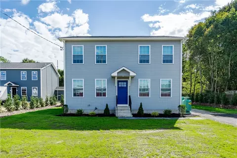 8 River St, Wood River Junction, RI 02894