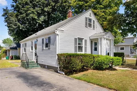 112 Oakton St, Woonsocket, RI 02895 photo 3