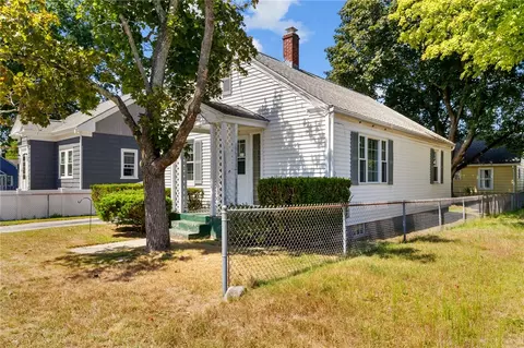 112 Oakton St, Woonsocket, RI 02895 photo 2