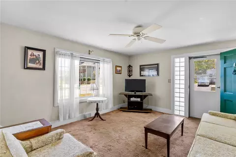 112 Oakton St, Woonsocket, RI 02895 photo 9