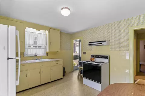 112 Oakton St, Woonsocket, RI 02895 photo 6