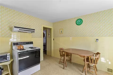 112 Oakton St, Woonsocket, RI 02895 photo 7