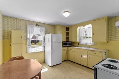 112 Oakton St, Woonsocket, RI 02895 photo 5