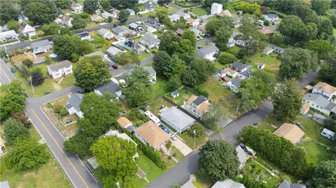 View/Area - 111 Grove Ave, Warwick, RI 02889 photo 4 of 5