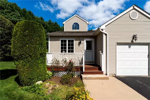 7 Dairy Farm Dr #321, West Warwick, RI 02893