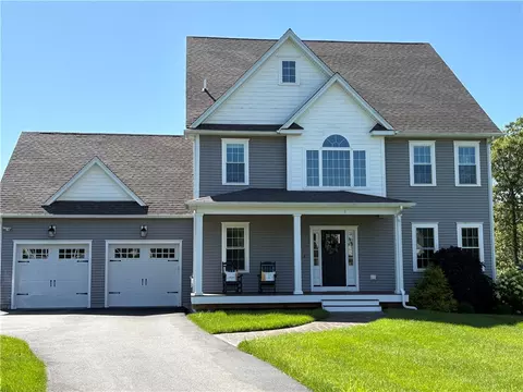 1 W Farm Rd, Smithfield, RI 02917