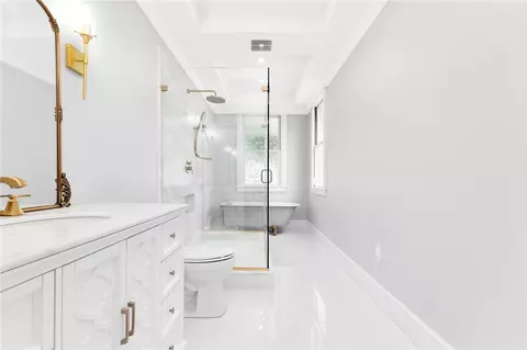 Bath - 28 Elm St, Westerly, RI 02891 photo 1 of 4
