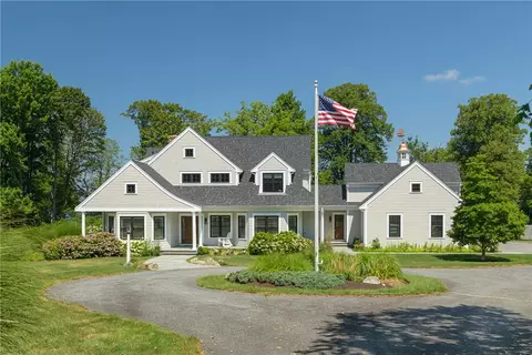 60 Van Wickle Ln, Bristol, RI 02809