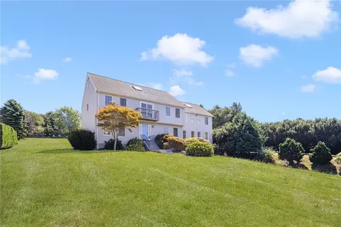 18 Jh Dwyer Dr, Middletown, RI 02842