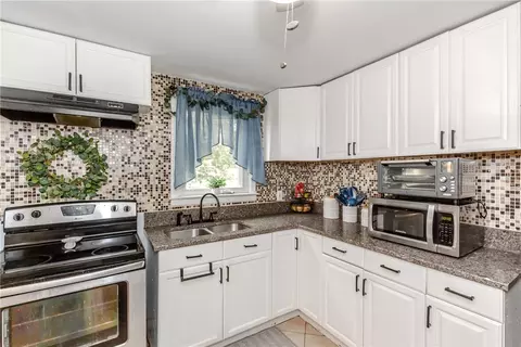 Kitchen - 143 Duncan Rd, Warwick, RI 02886 photo 5 of 6