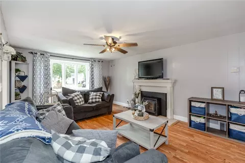 Living - 143 Duncan Rd, Warwick, RI 02886 photo 1 of 1