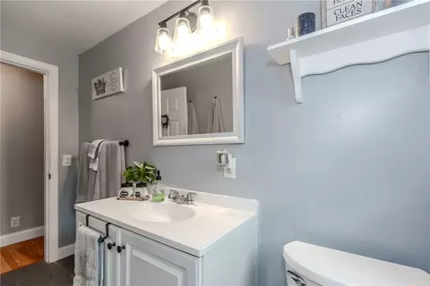 Bath - 143 Duncan Rd, Warwick, RI 02886 photo 2 of 2