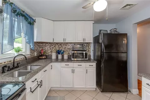 Kitchen - 143 Duncan Rd, Warwick, RI 02886 photo 2 of 6